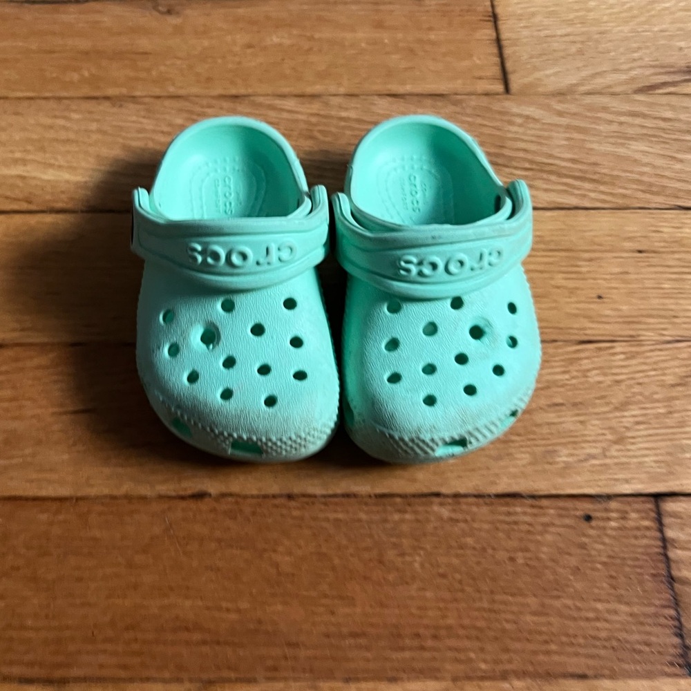 Mint green toddler crocs 4c